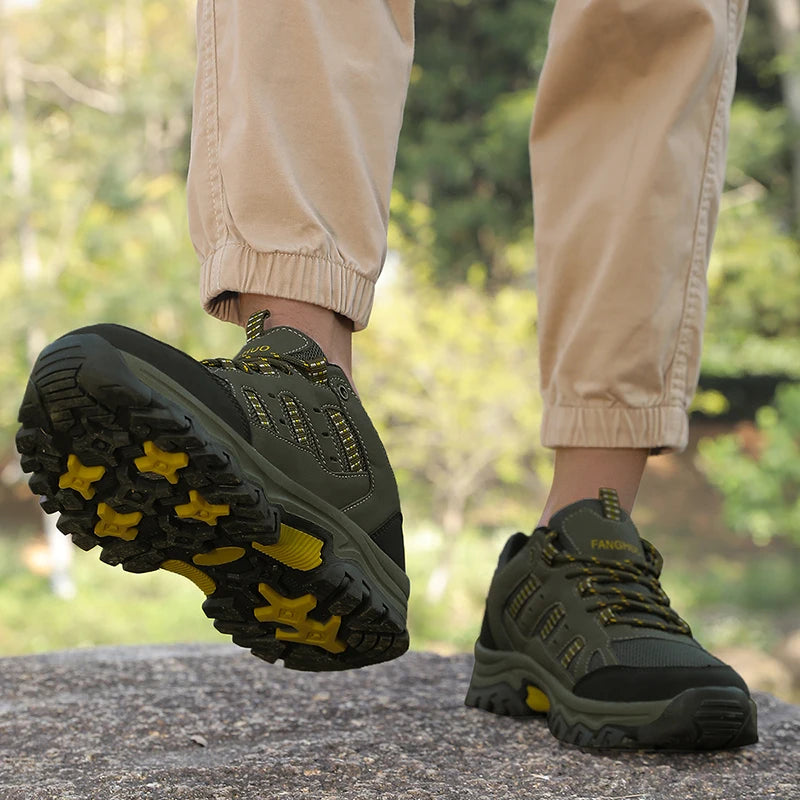 Outdoor Non-Slip Hiking Shoes for Men 2025 New Wear-Resistant Shock-Absorbing Mountain Climbing Sports Cross-Country Hiking Shoes