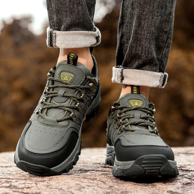 Men's Hiking Shoes Anti-Slip Breathable Lightweight Outdoor Trekking Shoes Waterproof High-Top Snow Boots Wide Size 39-44